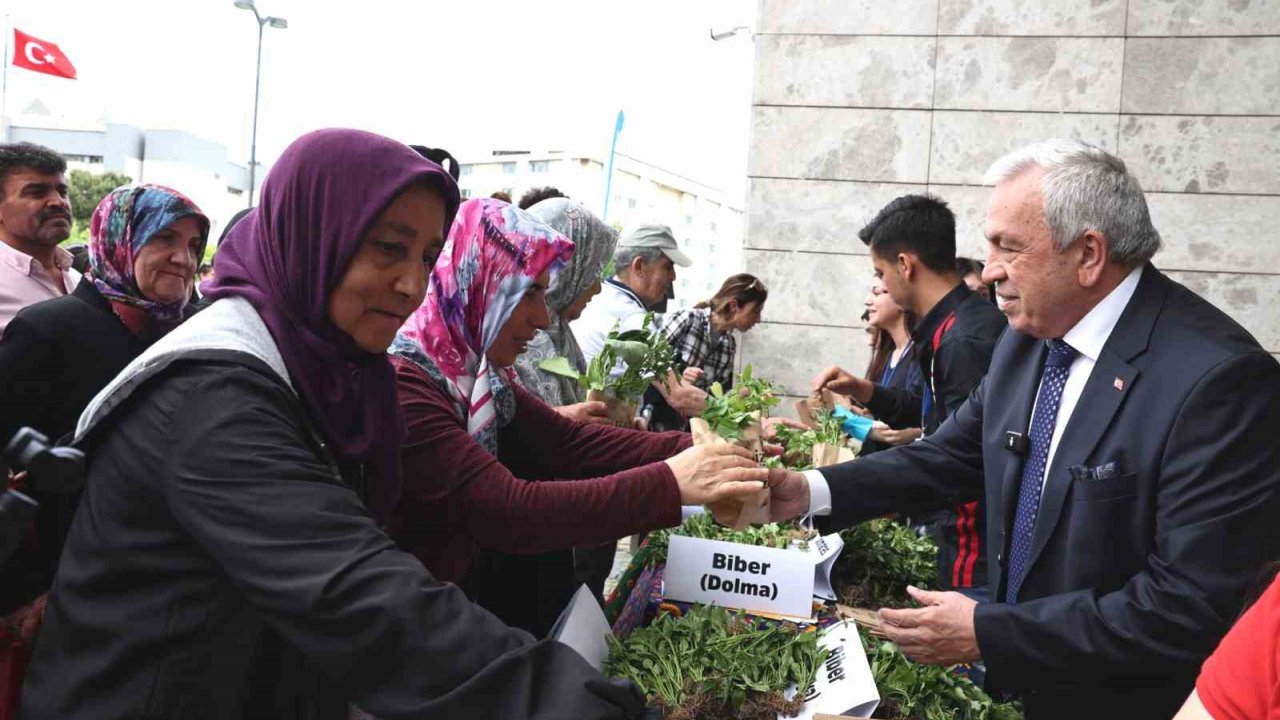 Nilüfer’de 310 Bin Fide Vatandaşlarla Buluşuyor