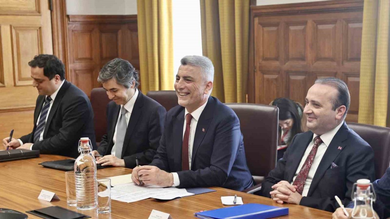 Bakan Bolat, İngiliz Mevkidaşı Reynolds İle Görüştü