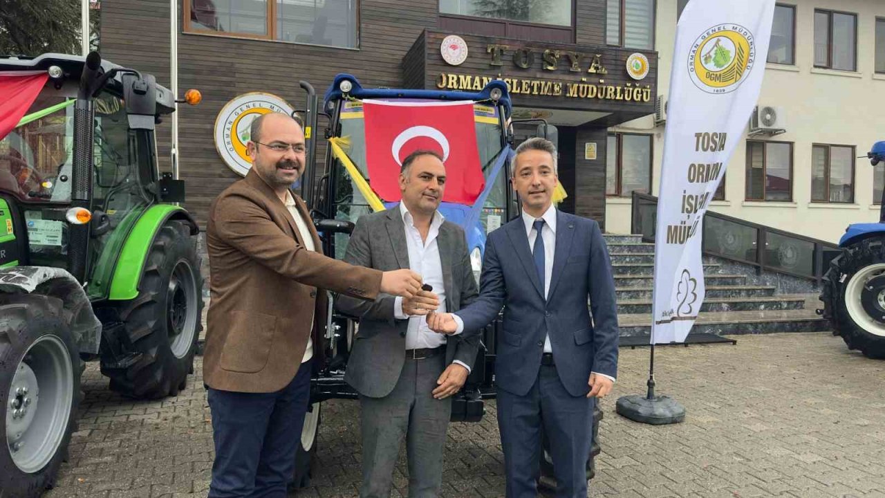 Devlet Destekli Traktörler Çiftçilere Törenle Teslim Edildi
