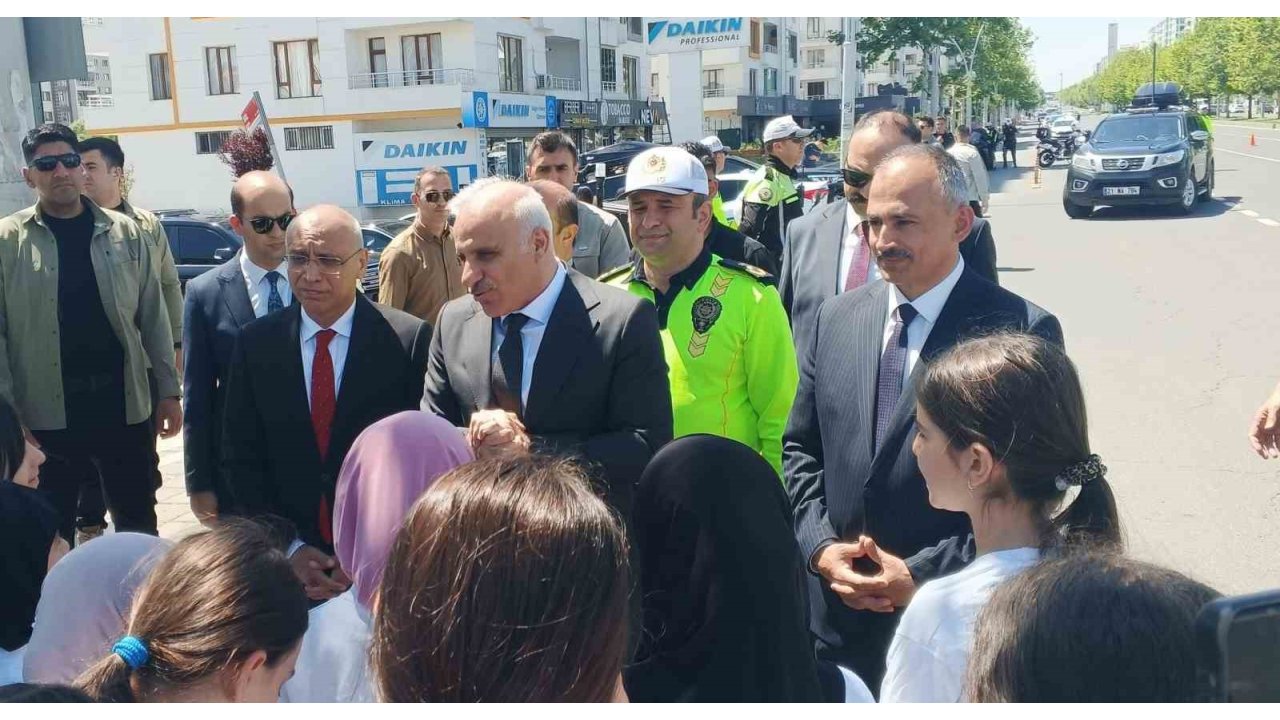 Diyarbakır’da Trafik Haftası’nda Çocuklara Kurallar Anlatıldı