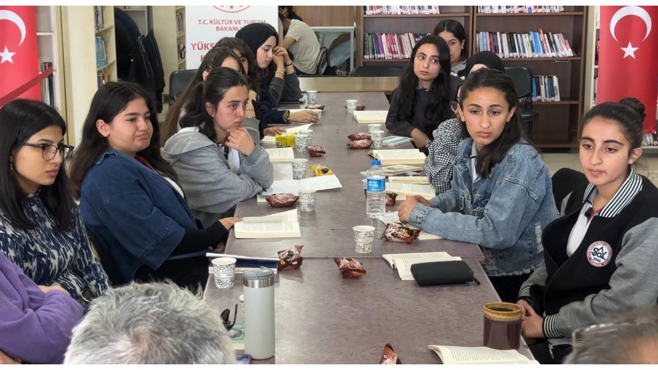 ’yüksekova Okuyor’ Etkinliğinde Öğrenciler Kitap İçeriklerini Tartıştı
