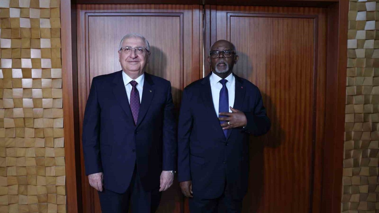 Milli Savunma Bakanı Güler Kamerun’da