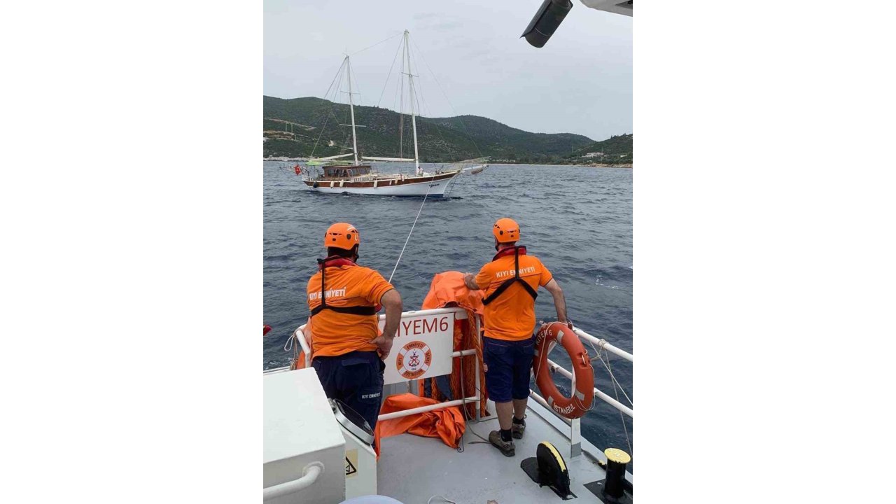 Su Alan 22 Metrelik Tekneyi Kıyem Ekipleri Kurtardı