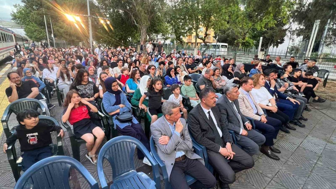 ’vagon Sahne’ Manisa Tren Garı’nda Perdelerini Açtı