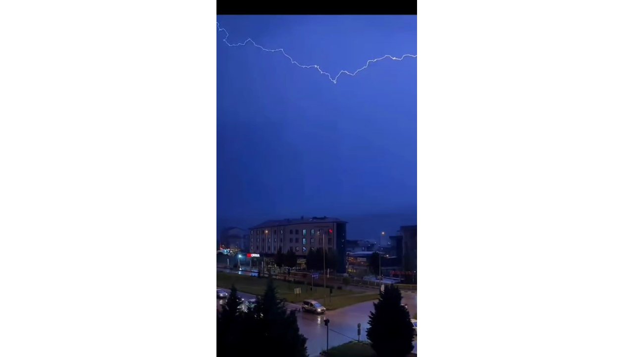 Karabük’te Şimşekler Görsel Şölen Oluşturdu