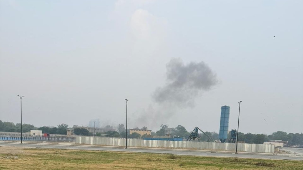 Pakistan’ın Lahor Kentindeki Patlamalar Paniğe Neden Oldu