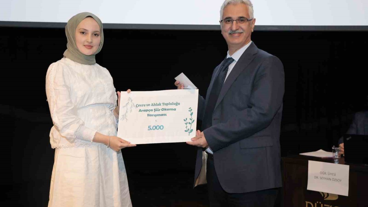 Arapça Şiir Okuma Yarışması Gerçekleştirildi