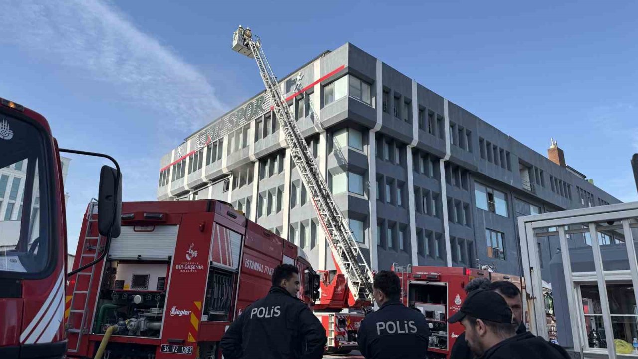 Bağcılar’da Tekstil Fabrikasında Çıkan Yangın Korkuttu