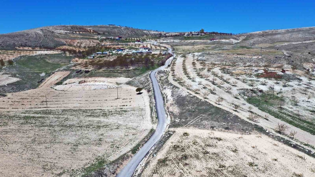 Ayvalı Mahallesi’nde 36 Yıllık Yol Sorunu Çözüldü