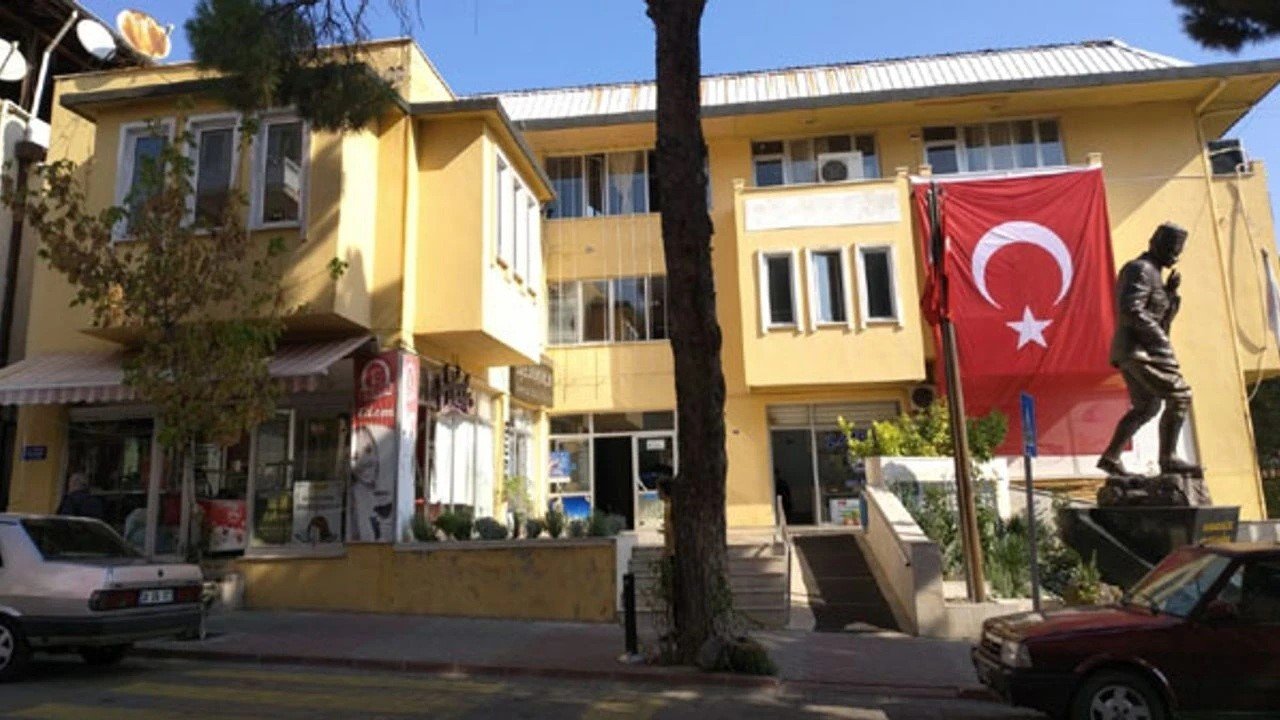 Buldan Belediyesi Satmaya Devam Ediyor