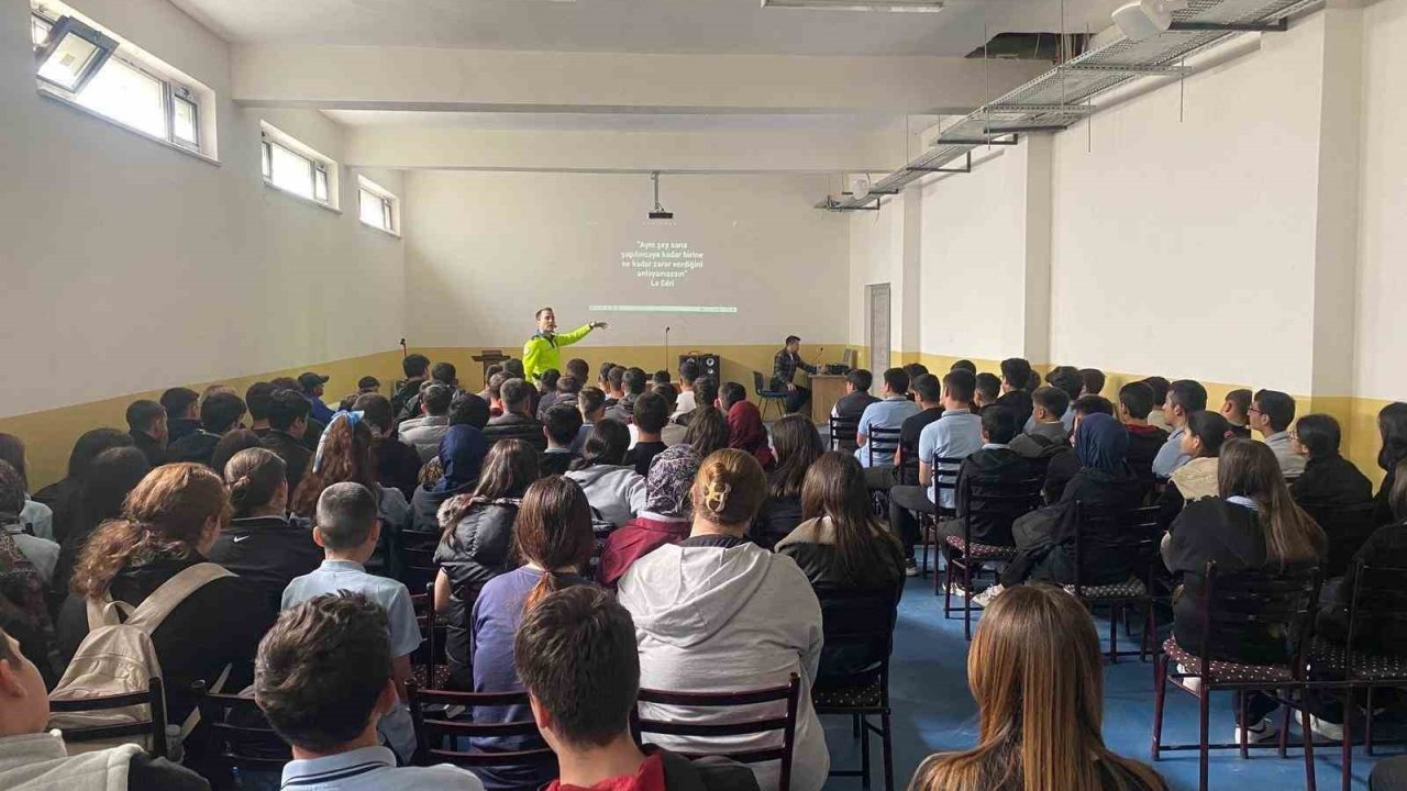 Öğrencilere Trafik Bilinci Eğitimi Verildi