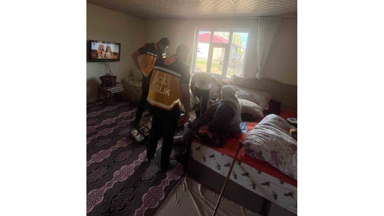 200 Kilo Ağırlığındaki Kadın Hastaneye Nakledildi