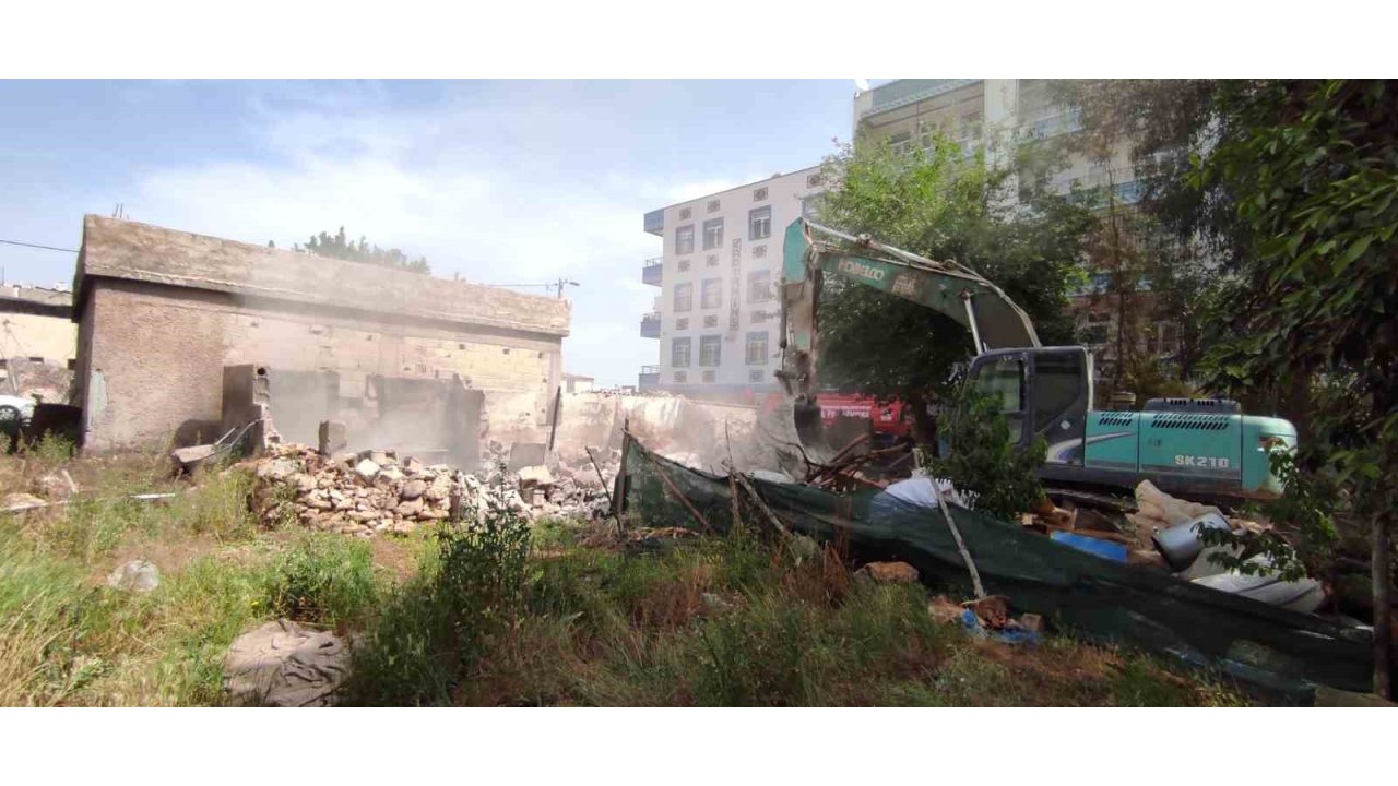 Şanlıurfa’da İlginç Yıkım