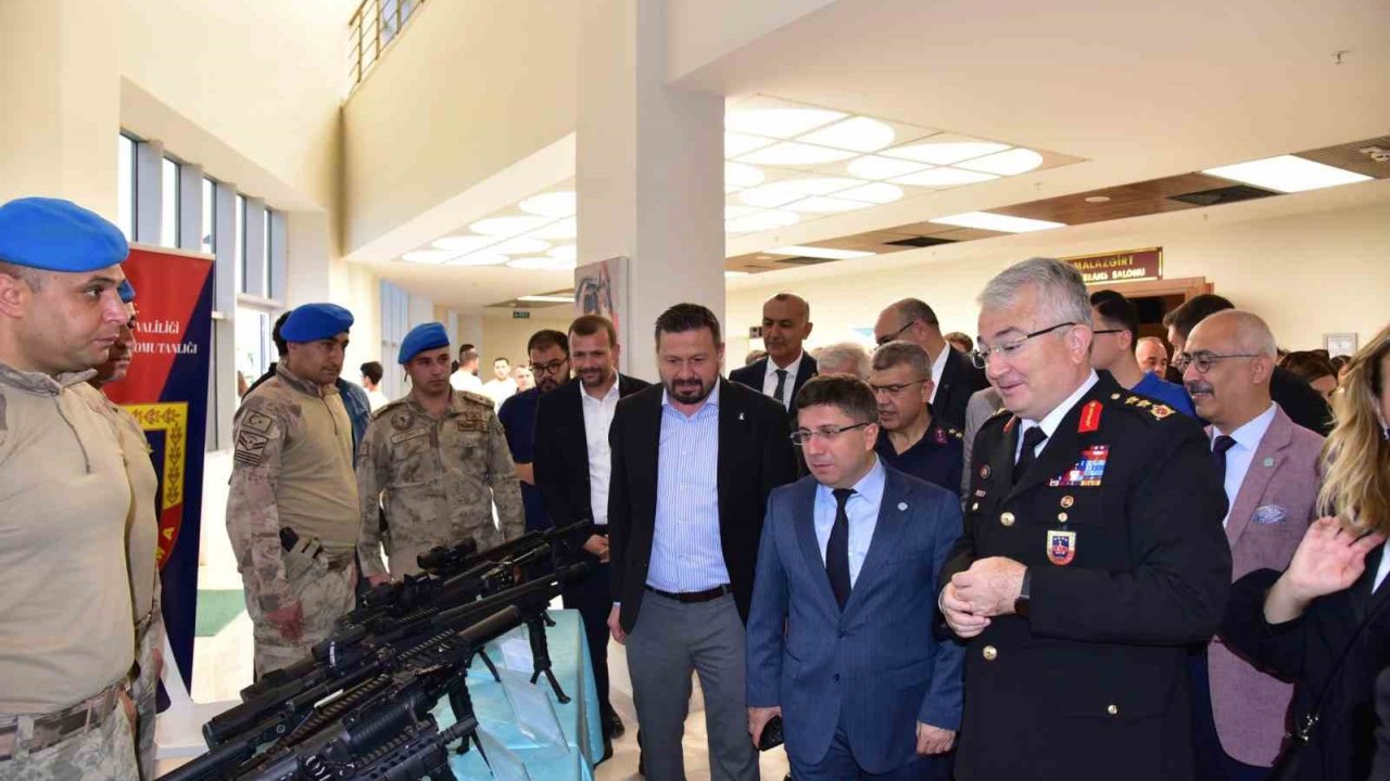 Balıkesir’de Ulusal Savunma Ve Teknoloji Zirvesi Düzenlendi