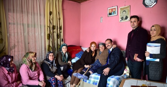 Yaşlı vatandaşların evlerini kendi evleri gibi temizliyorlar