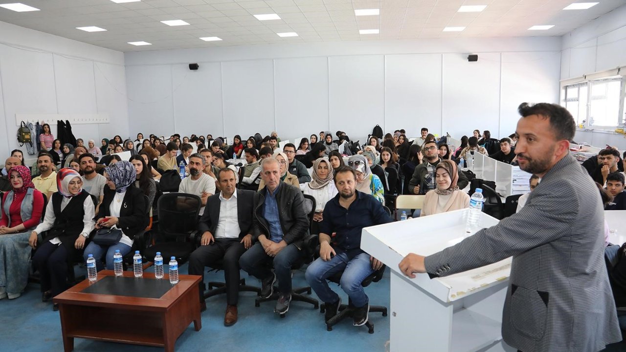 Van Büyükşehir Belediyesinden Öğrencilere ‘Meslek Tanıtım’ Semineri