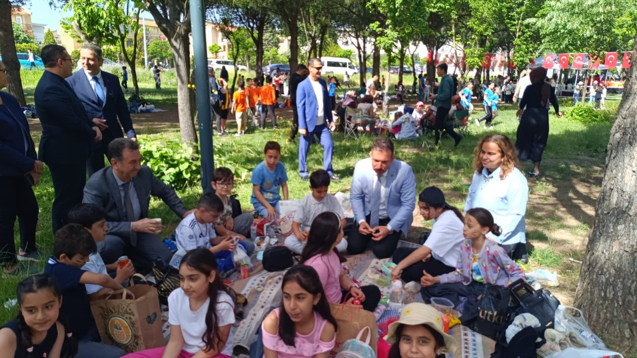 Manisa’da 33 Okulun Öğrencileri Çocuk Şenliği Ve Piknikte Buluştu