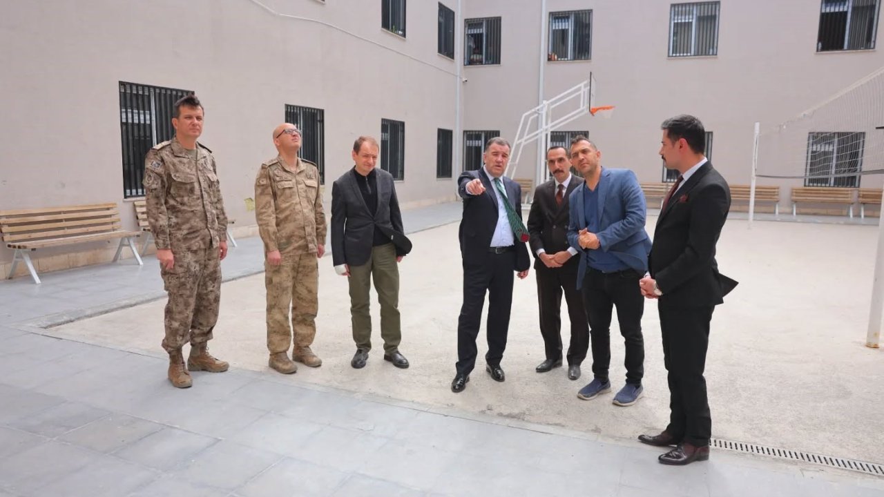 Vali Eldivan, Geri Gönderme Merkezi’nde Denetimde Bulundu