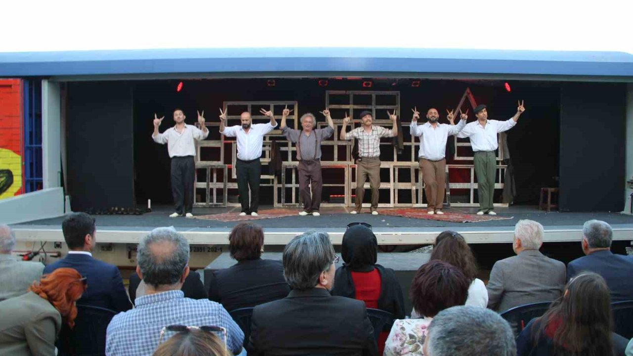 Vagon Sahne Uşak Tren Garı’nda Perdelerini Açtı