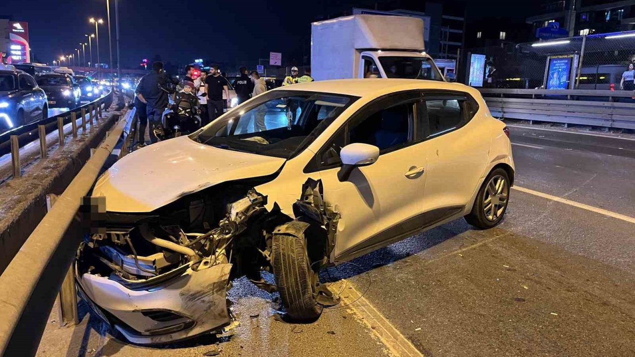 Küçükçekmece E-5’te Alkollü Sürücü Zincirleme Kazaya Neden Oldu