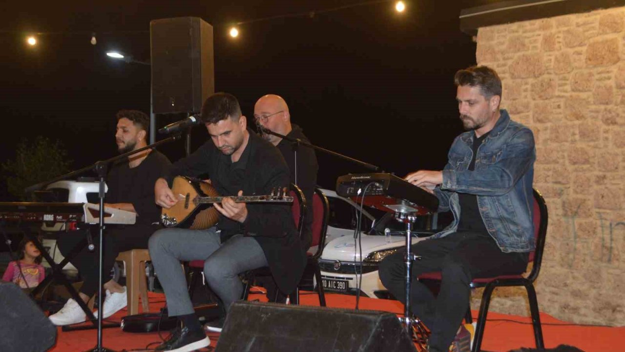 Gömeç’te 4. Ulubeyler Yağlı Pehlivan Güreşleri Öncesi Türkü Gecesi