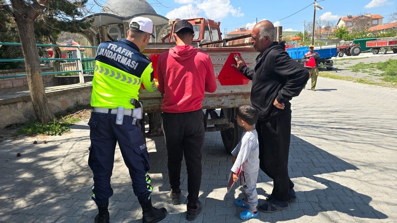 Kulu’da Çiftçilere Reflektör Dağıtıldı