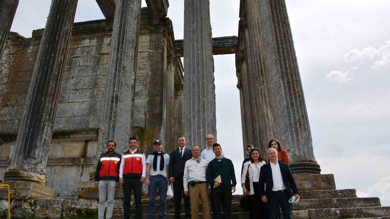 Ifad Heyetinden Çavdarhisar Aizanoi Antik Kentine Ziyaret