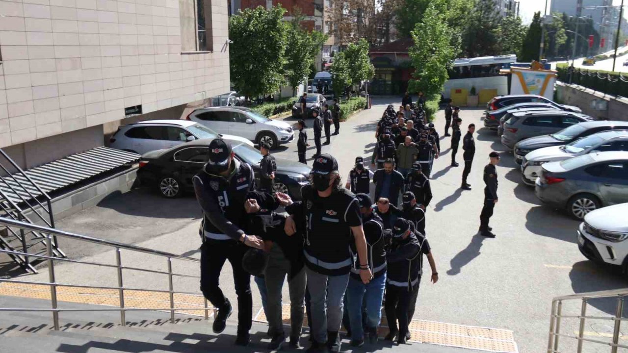 Fetö’yü Finanse Eden Maydonoz Döner’e Yapılan Operasyonda 23 Şüpheli Yakalandı