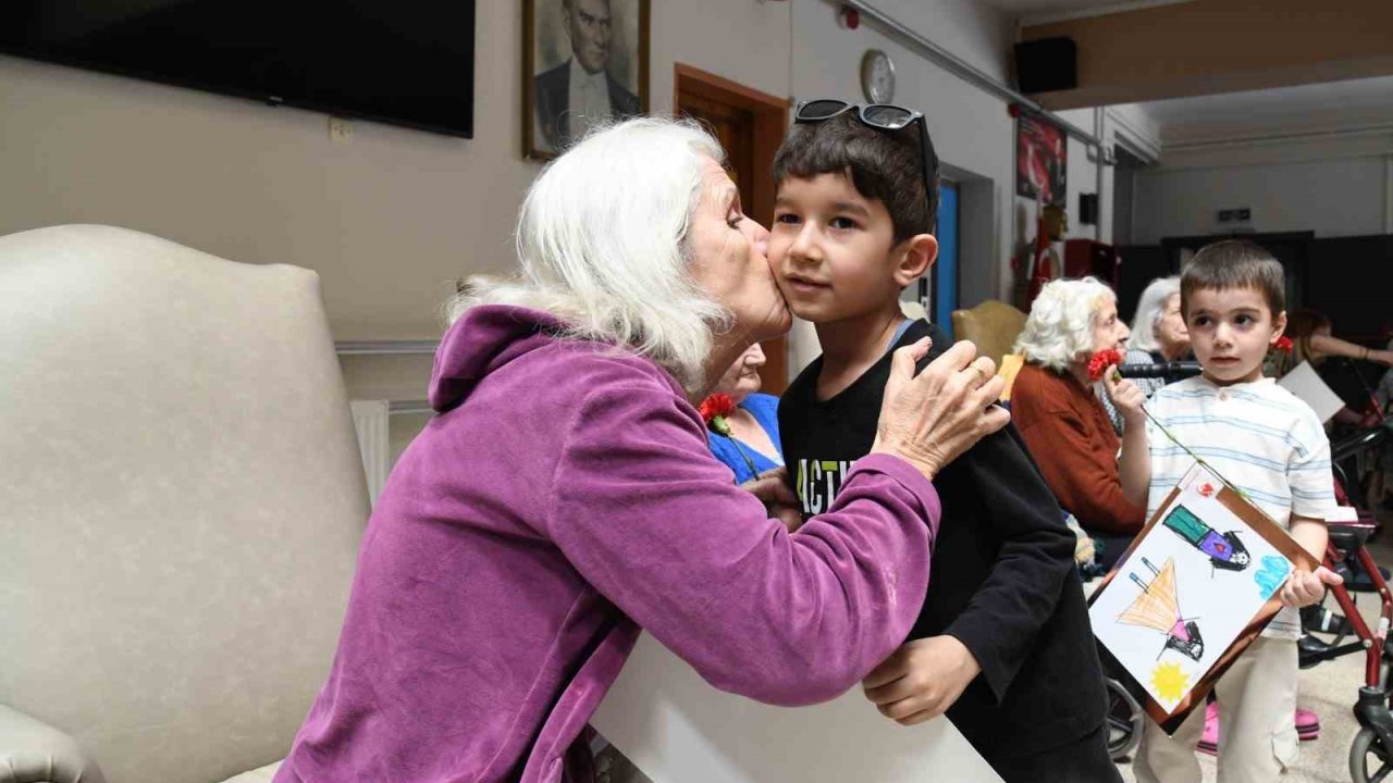 Yunusemreli Minikler Anneler Günü’nü Kutladı