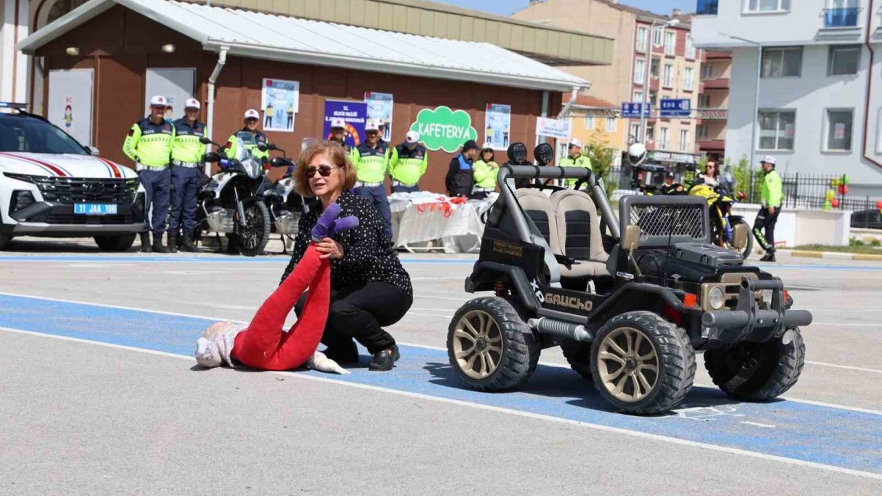 Bilecik’te Trafik Ve İlk Yardım Haftası Kutlandı