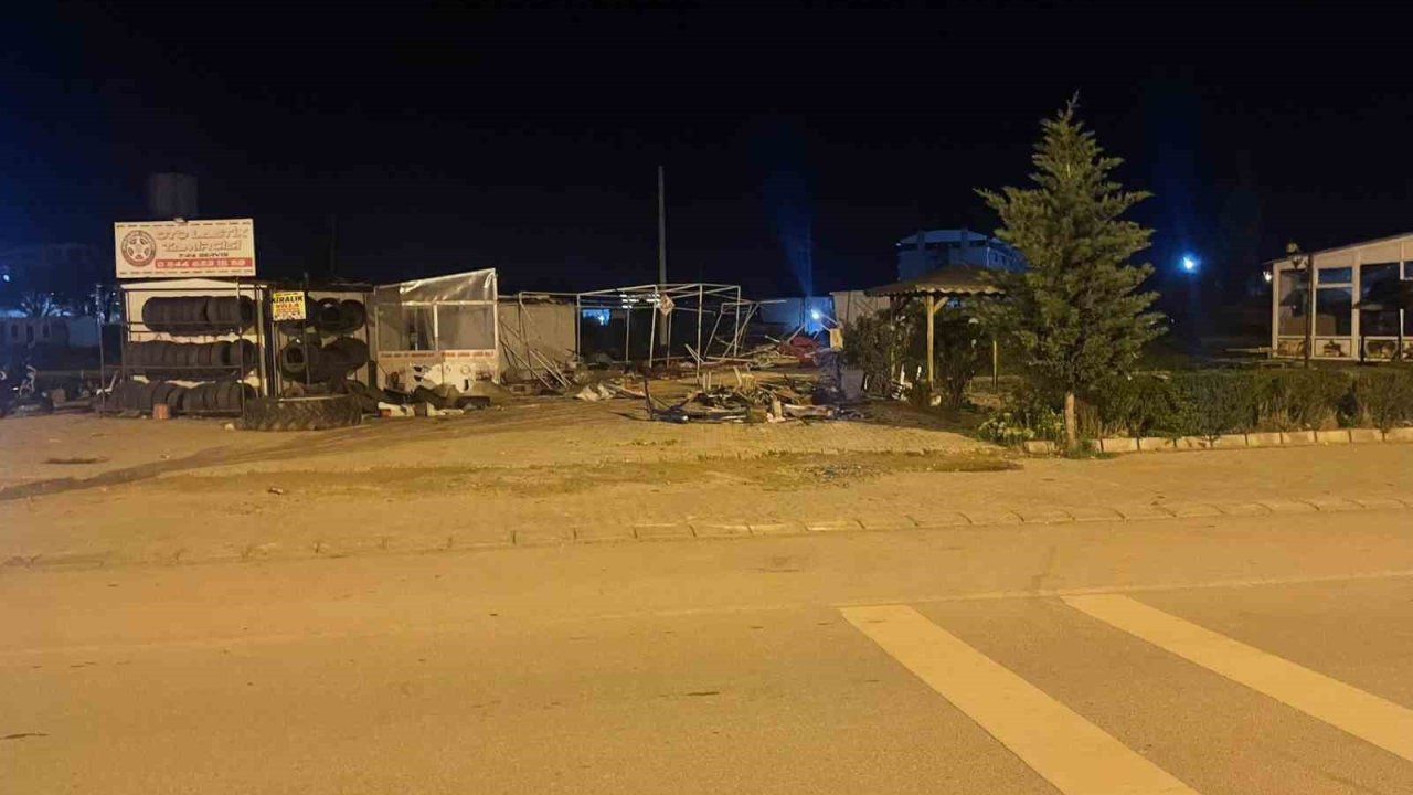 Yıkım Yapılacak İş Yerinde Zabıta Ekipleriyle Çalışanlar Arasında Kavga: 5 Yaralı