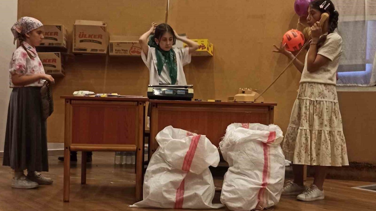 Ortaokul Öğrencilerinin Tiyatro Performansı Tam Not Aldı