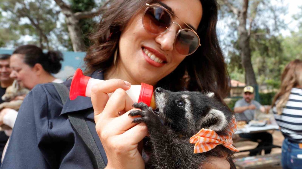 Antalya Doğal Yaşam Parkı’nda Annesiz Misafirlere Anneler Günü Kutlaması