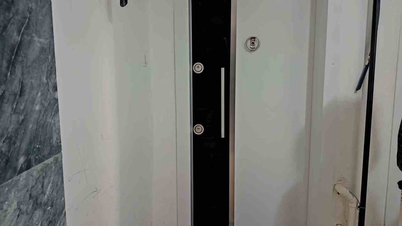 İntihar Eden Kanser Hastası Adamın Eşini Bakacak Kimse Olmadığı İçin Öldürdüğü İddiası