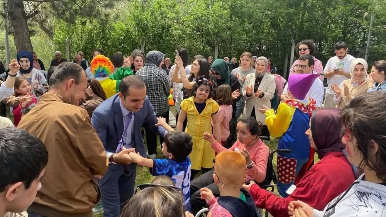 Özel Bireyler Kendileri Çin Düzenlenen Şenlikte Doyasıya Eğlendi