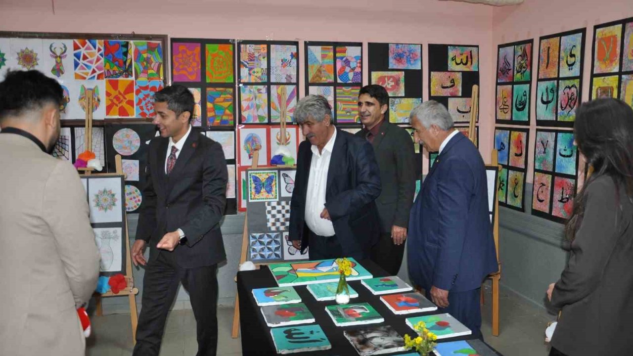 Köy Okulunun Duvarlarında Sanat Rüzgarı Esti