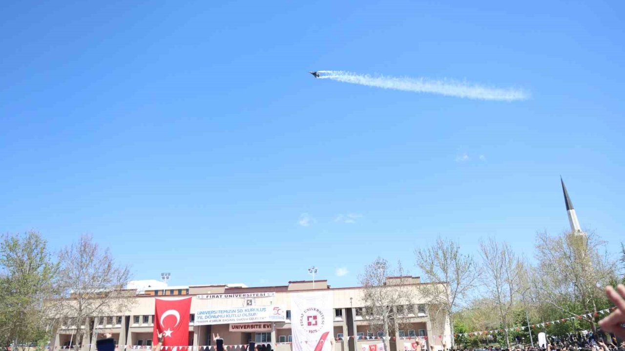 Elazığ’da Solotürk Gösterisi Nefes Kesti