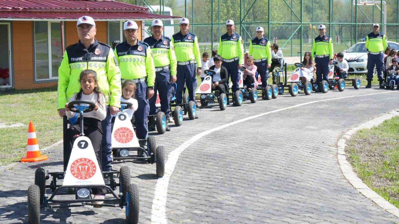 Muş’ta Öğrencilere Uygulamalı Trafik Eğitimi