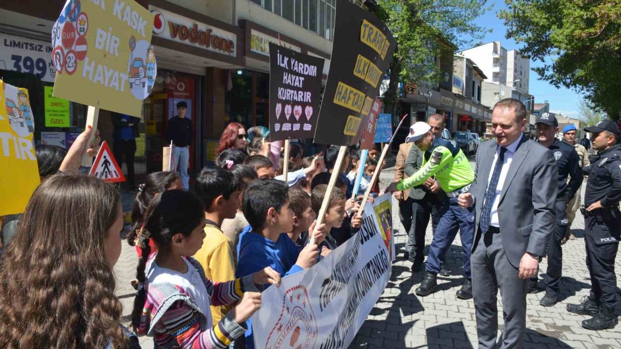 Bulanık’ta ‘Trafik Güvenliği Haftası’ Etkinliği