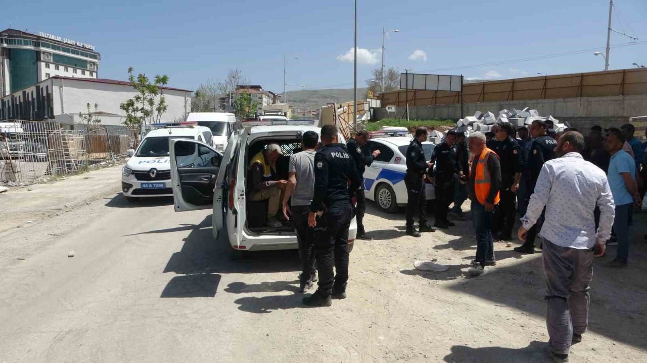 Malatya’da Şantiye İşçileri Arasında Taşlı Sopalı Kavga: 3 Yaralı