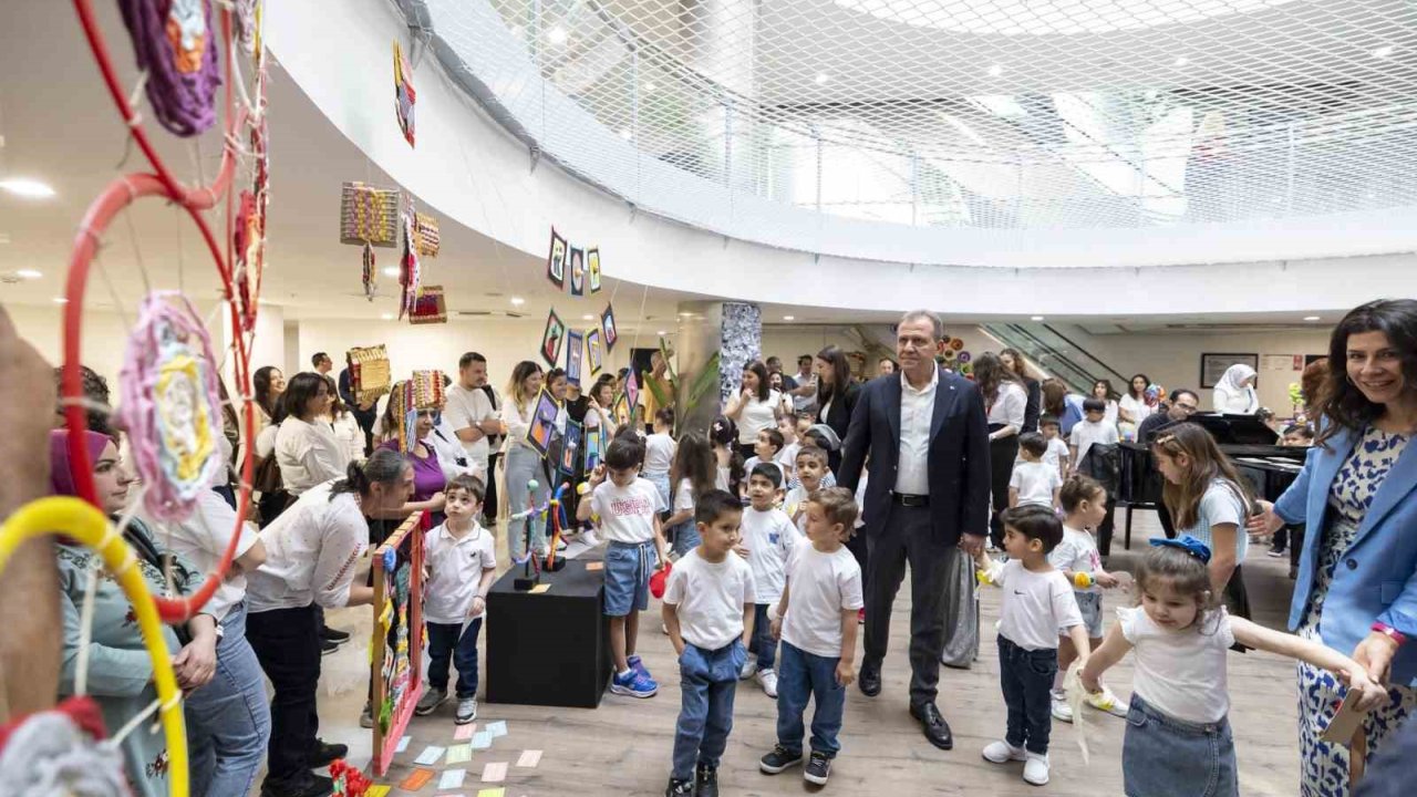 Mersin’de ’tükenmeyen Sevgiler, Dönüşen Eserler Sergisi’ Açıldı