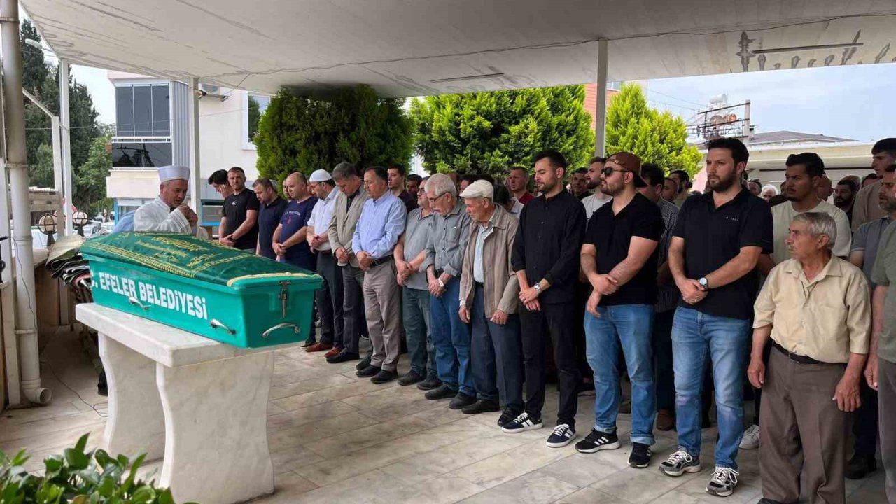 Kalp Krizi Geçirip Hayatını Kaybeden Müezzin Toprağa Verildi