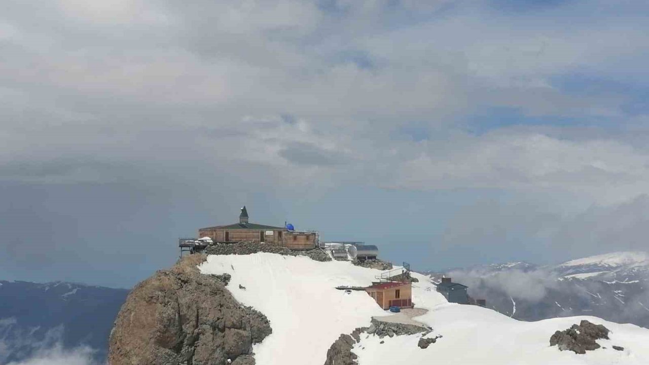 Trabzon’da 3 Bin 200 Rakımda Karla Mücadele