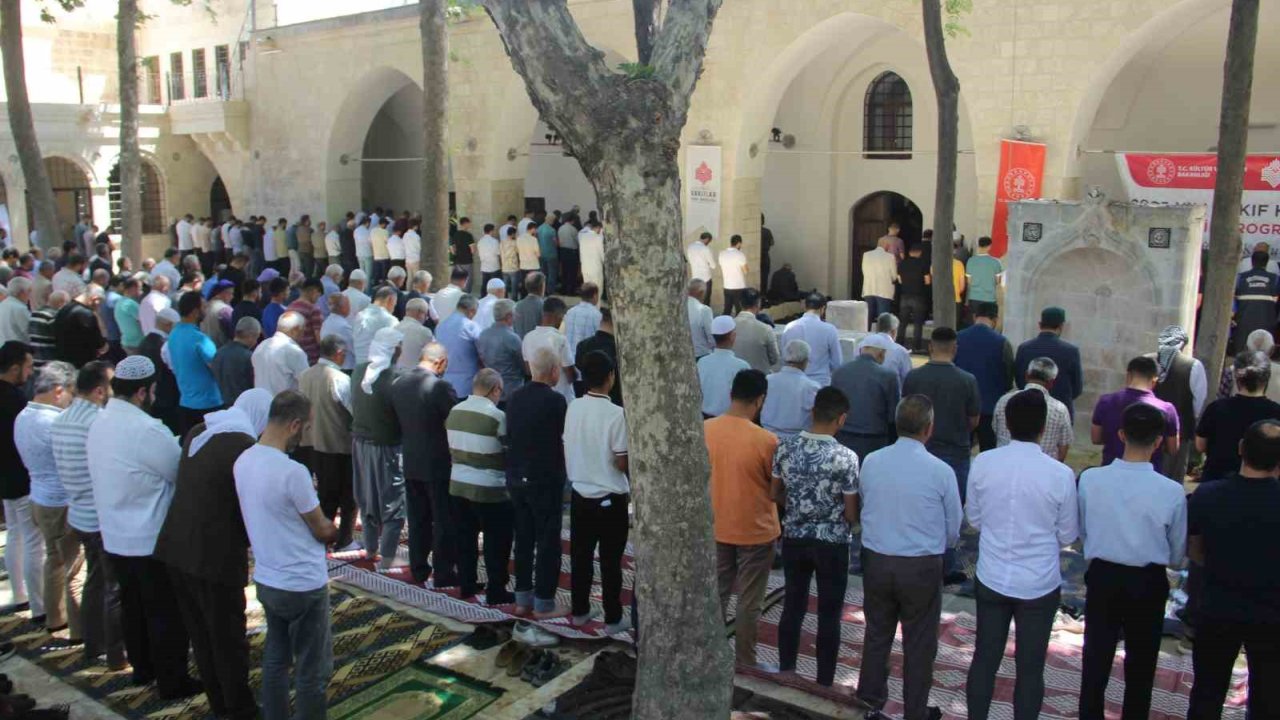 Deprem Ve Sel Felaketinde Hasar Alan 526 Yıllık Hasan Paşa Cami İbadete Açıldı