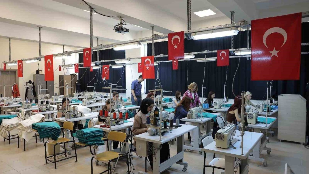Ameliyathanelerin Tekstil Ürünleri Üniversite Öğrencilerinin Elinden Çıkıyor