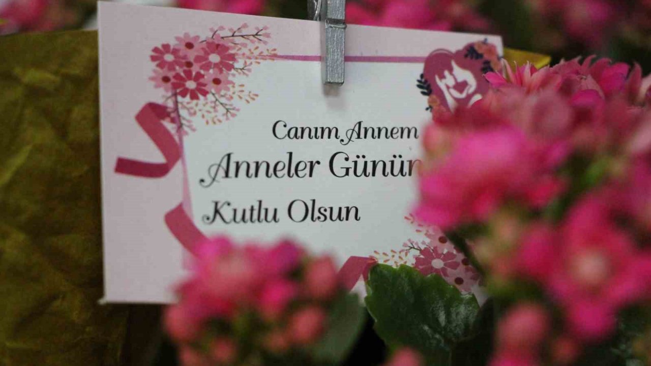 Çiçekçilerde Anneler Günü Yoğunluğu