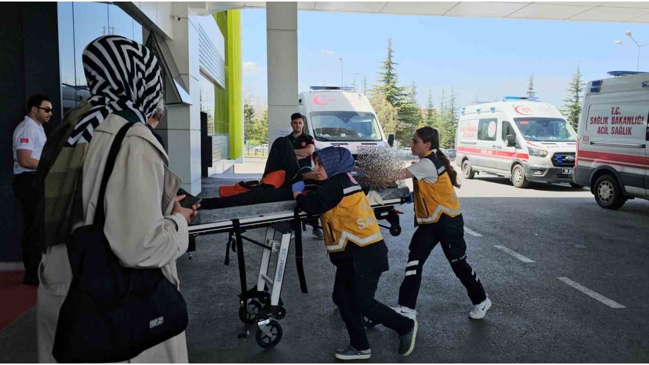 Av Tüfeğiyle Kendini Vuran Şahıs Ağır Yaralandı