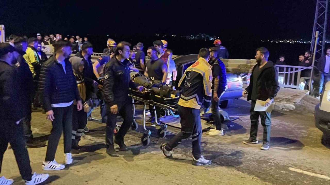 Sivas’ta Feci Kaza: Tofaş Bariyere Ok Gibi Saplandı, Sürücüsü Yaralandı