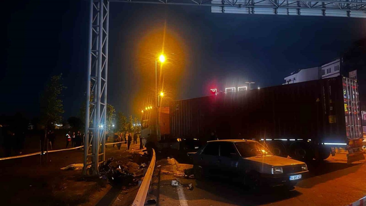 Beylikdüzü’nde Kontrolden Çıkan Tır Motosiklete Çarptı: 1 Ölü, 2 Yaralı