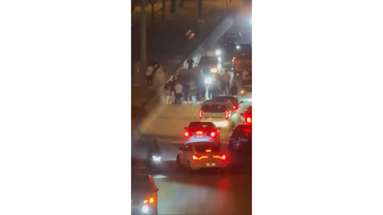 Asker Konvoyundaki Şahısların Kavgası Kamerada